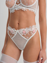 Women Le Fleur Thong Panty - Peach