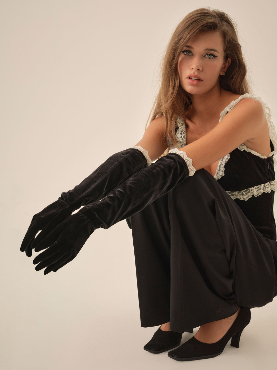 Women La Vie En Bow Velvet Gloves - Black