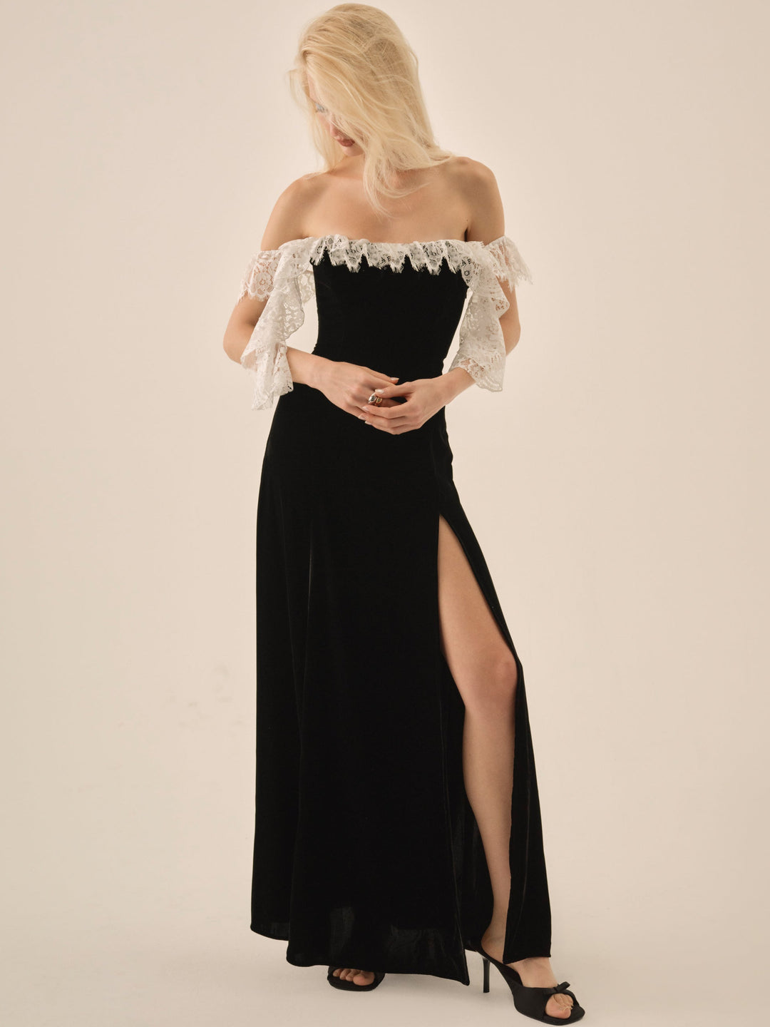 Women La Vie En Bow Velvet Maxi Dress - Black