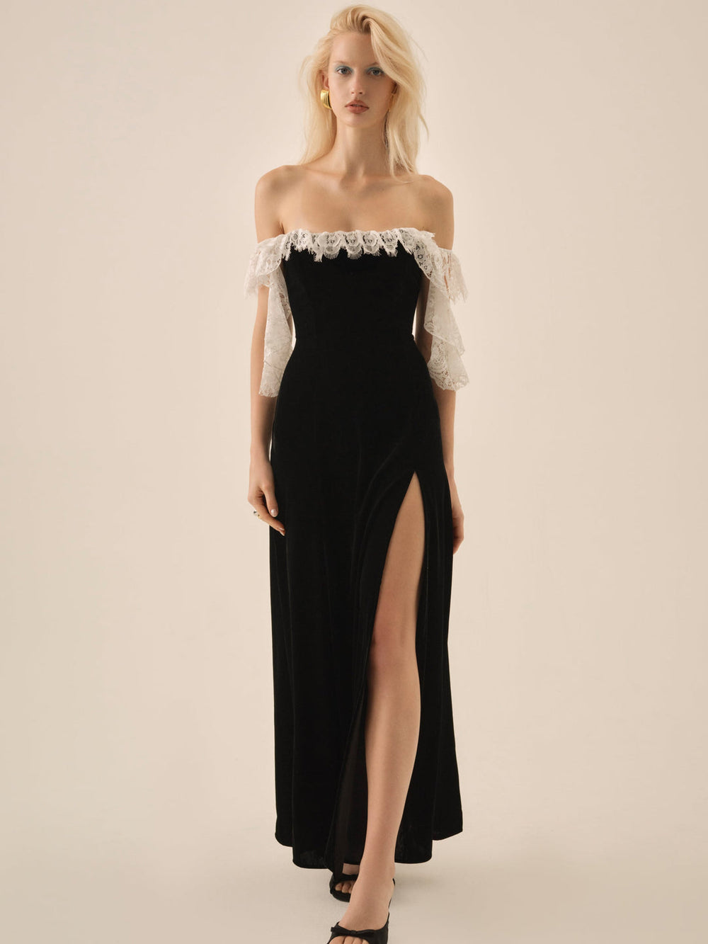 Women La Vie En Bow Velvet Maxi Dress - Black