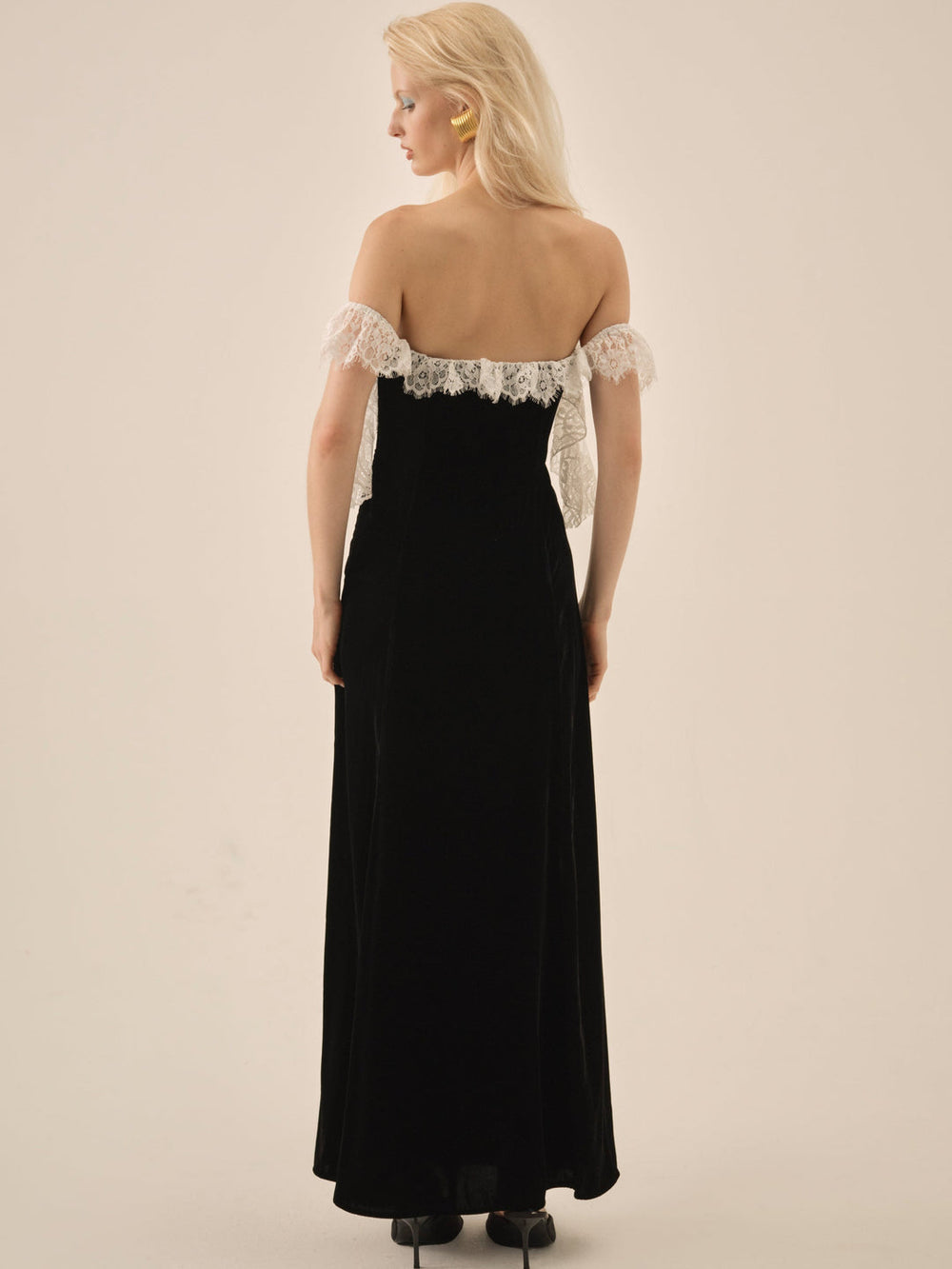 Women La Vie En Bow Velvet Maxi Dress - Black