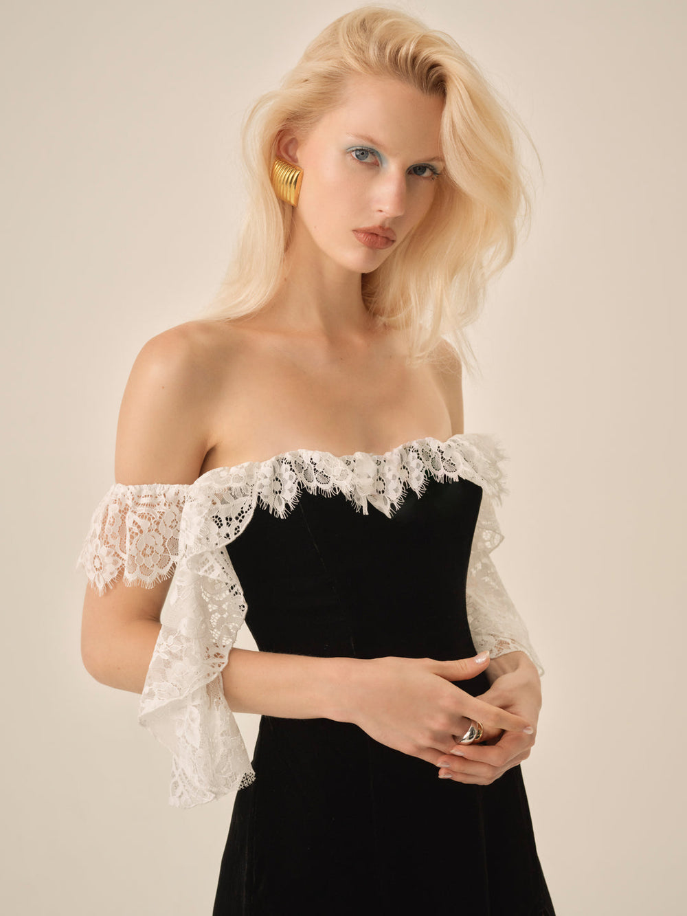Women La Vie En Bow Velvet Maxi Dress - Black